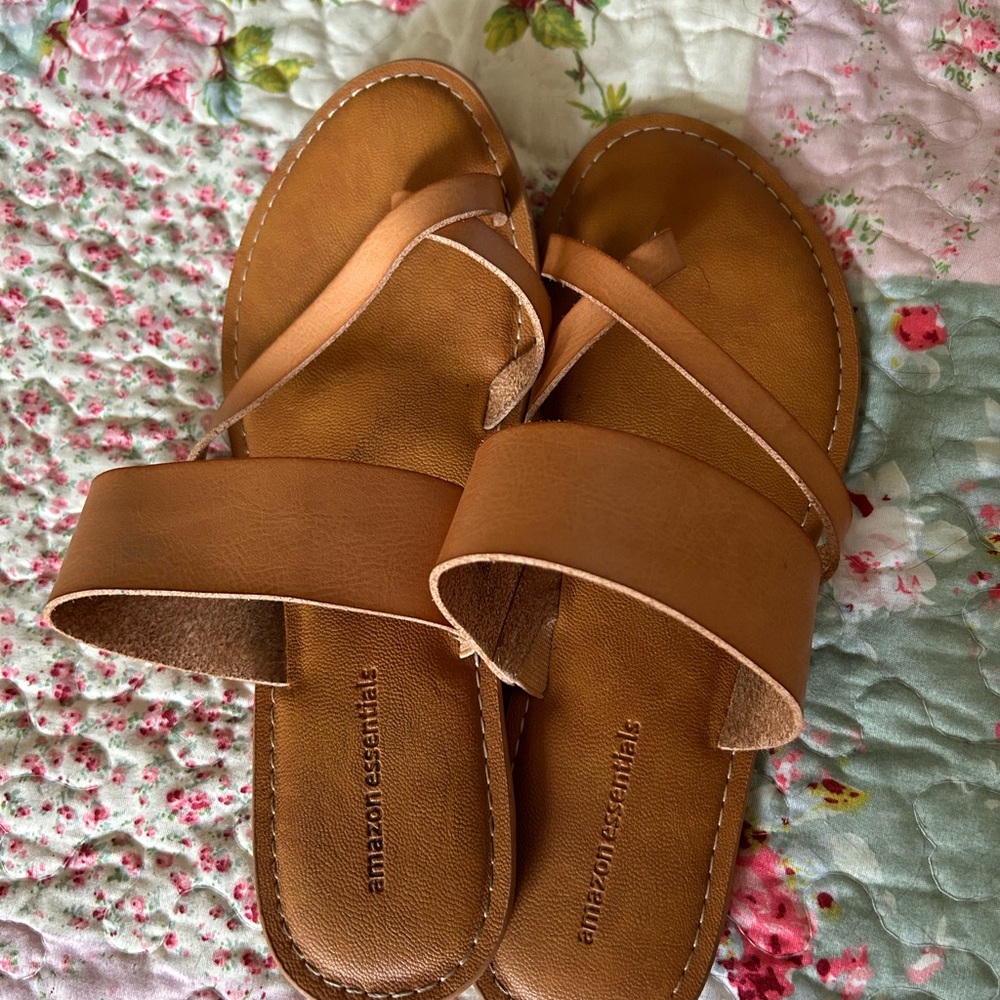 Amazon Essentials Women's Tan Sandals 6.5